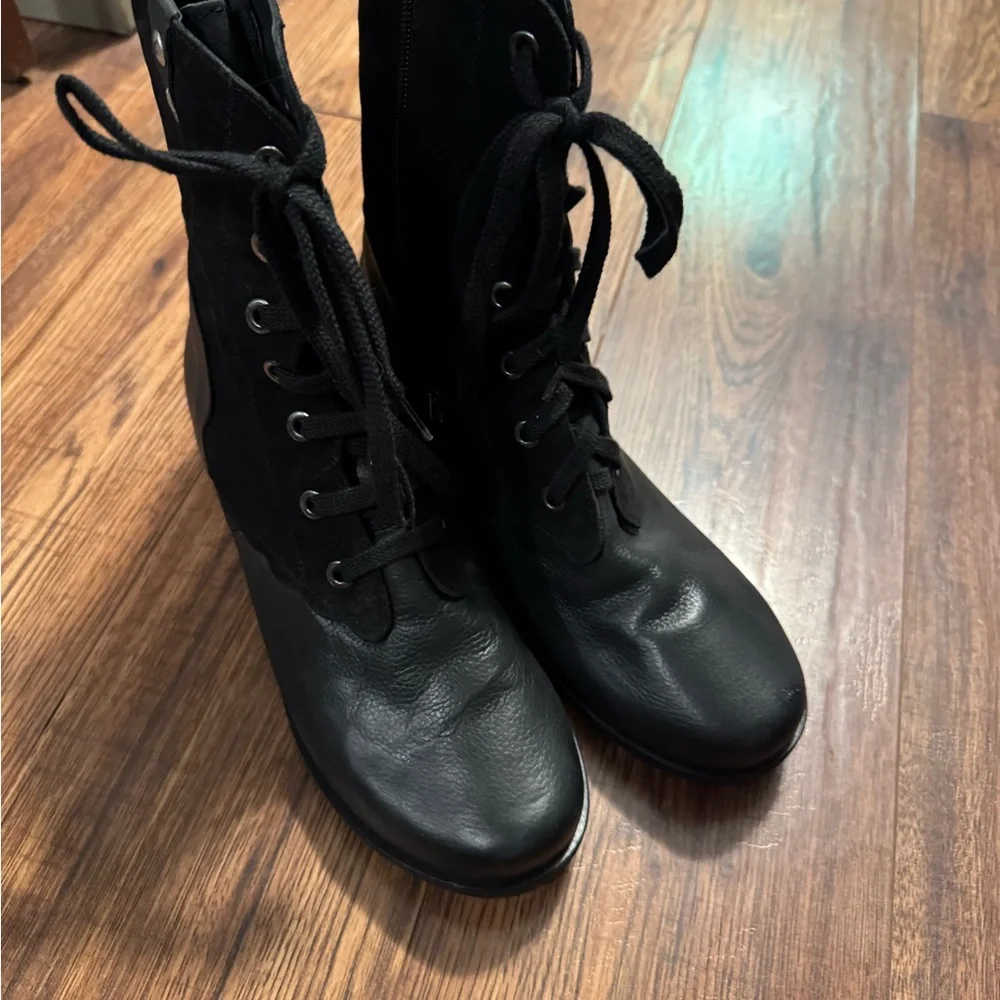 Boots - Picture 2 of 4